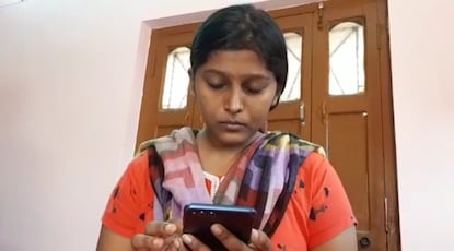 অনলাইনে পুরাতন দু'টাকার নোট বিক্রি করতে গিয়ে ৫০,০০০ টাকা খোয়ালেন কলেজ ছাত্রী