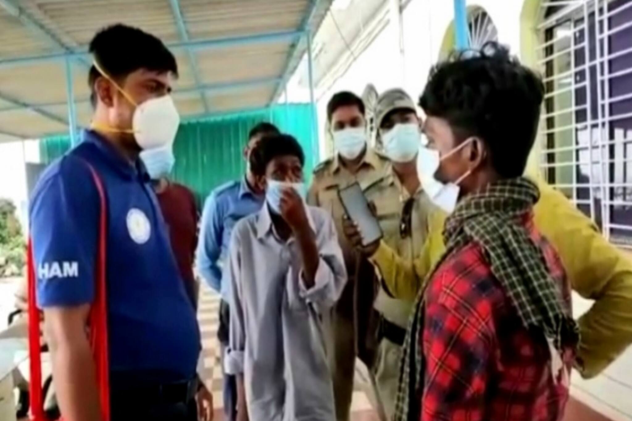 গঙ্গাসাগরে হারানো বাবাকে খুঁজে পেল ছেলে