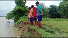 ভারী বৃষ্টিপাতের জেরে গঙ্গা ভাঙ্গন