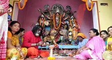 দু'সপ্তাহ আগেই দুর্গাপুজো শুরু দু'সপ্তাহ আগেই দুর্গাপুজো শুরু