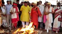 নলাটেশ্বরী ও তারাপীঠ মন্দিরে পুজো দিলেন অনুব্রত মণ্ডল নলাটেশ্বরী ও তারাপীঠ মন্দিরে পুজো দিলেন অনুব্রত মণ্ডল