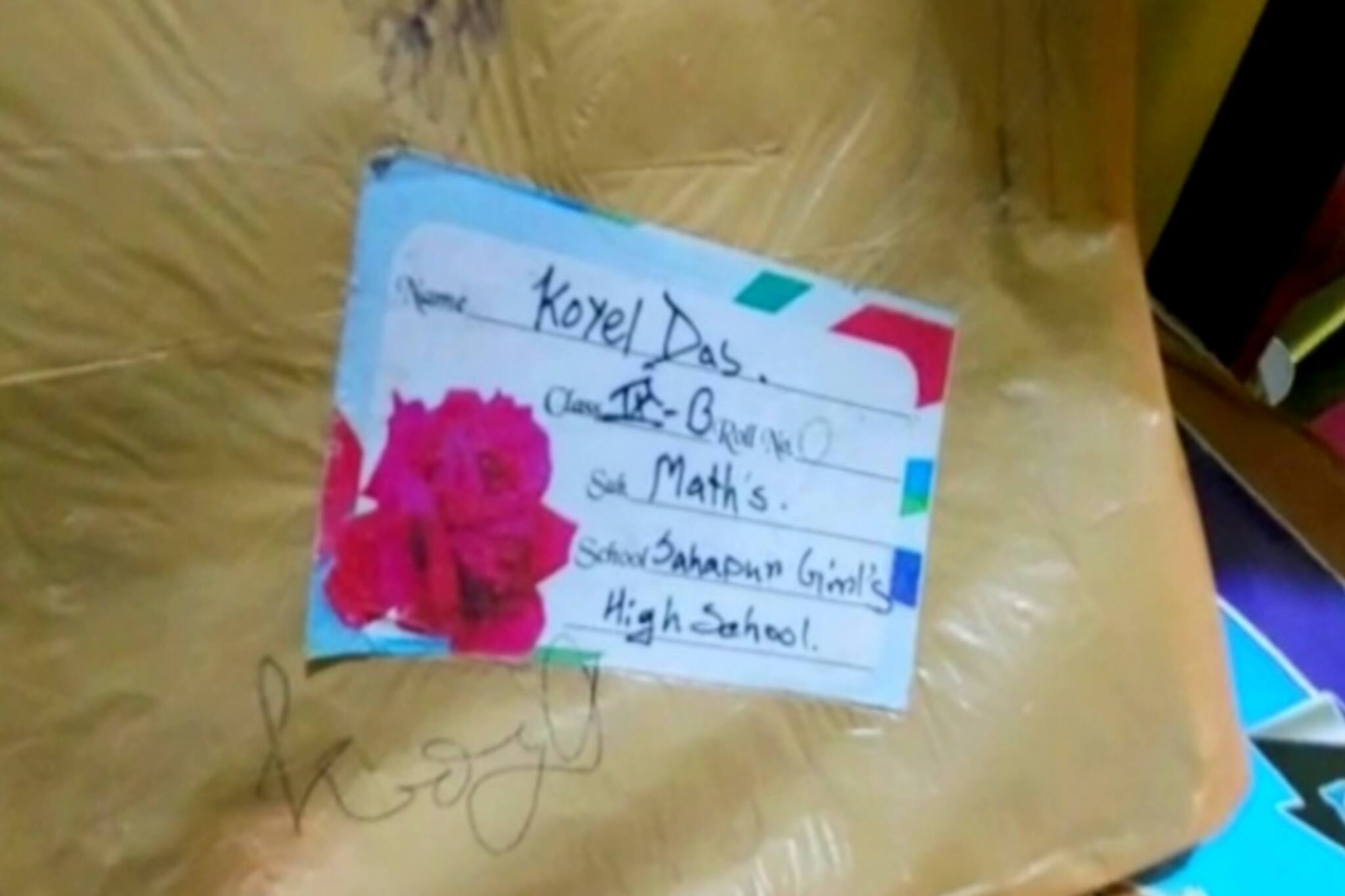 বেহালায় উদ্ধার নবম শ্রেণীর ছাত্রীর ঝুলন্ত দেহ, এলাকায় শোকের ছায়া