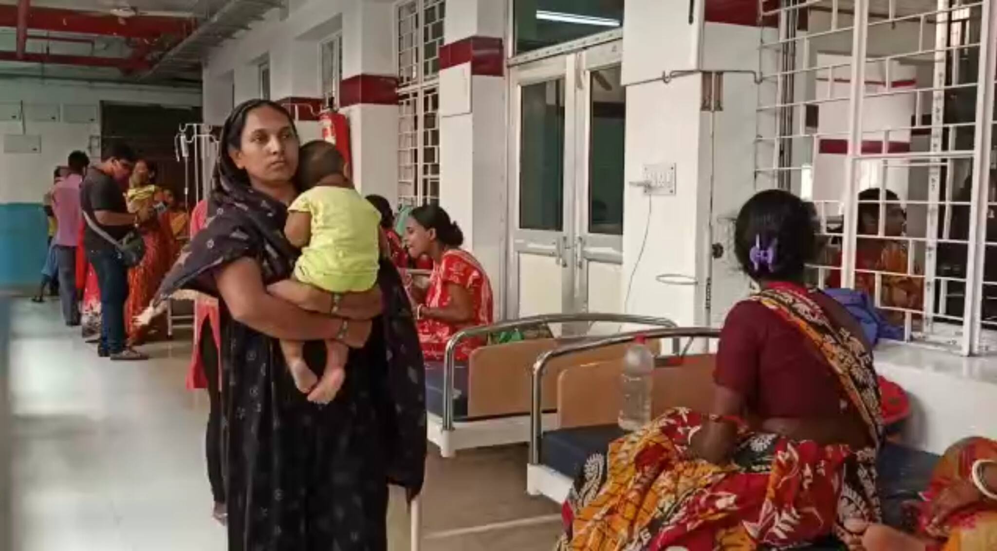 জ্বর নিয়ে শতাধিক শিশু ভর্তি বোলপুর মহকুমা হাসপাতালে, বাড়ছে আতঙ্ক
