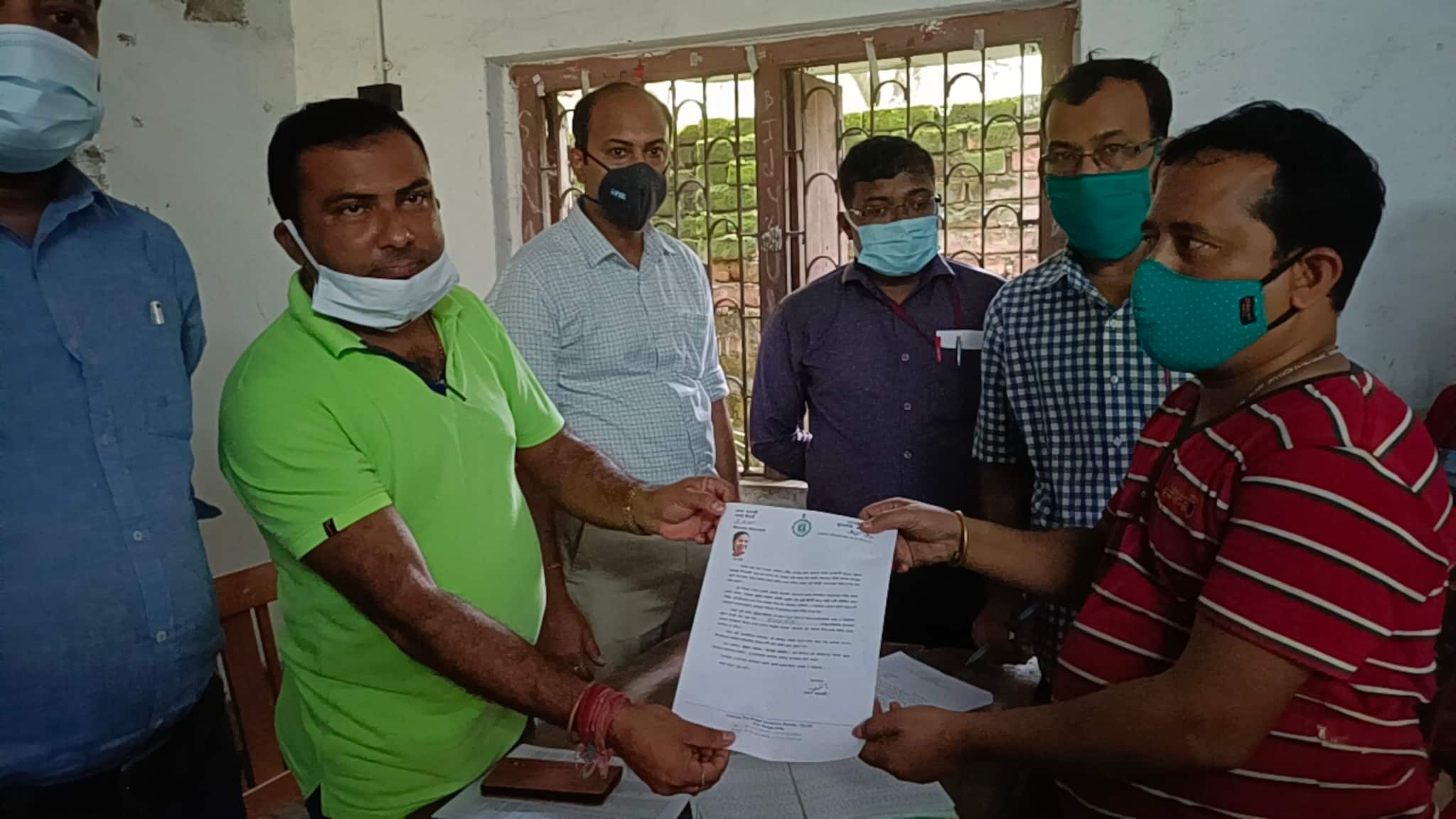 ভাতজাংলা গ্রাম পঞ্চায়েতের উদ্যোগে প্রতিবন্ধীদের শংসাপত্র, স্বাস্থ্যসাথী কার্ড