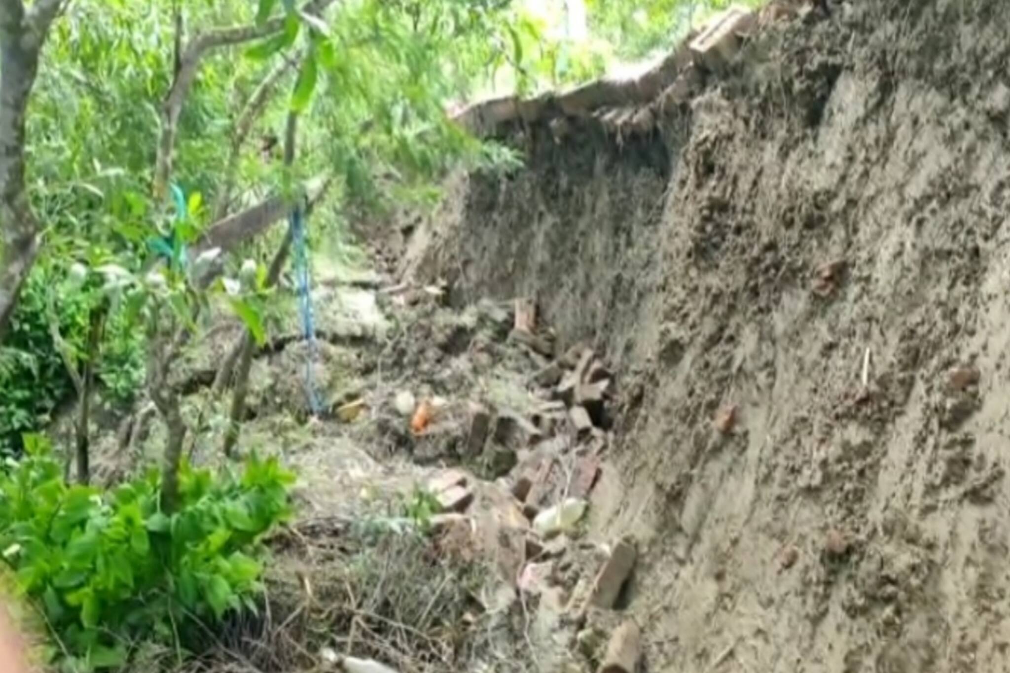 Bangla News|| নদী বাঁধে ধস, আতঙ্কে গ্রামবাসীরা...