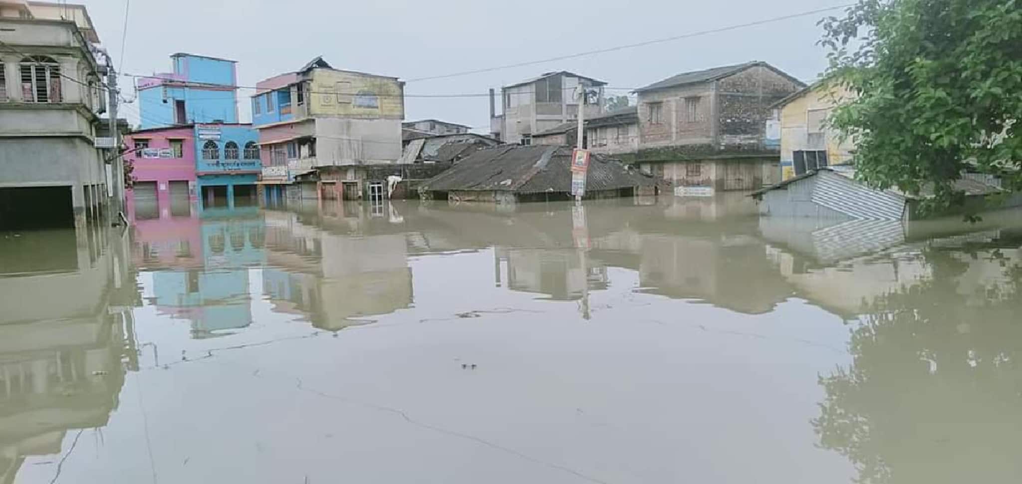 টানা বৃষ্টি ও নদীর বাঁধ ভেঙে প্লাবিত গোটা সবং ব্লক! ভয়াবহ পরিস্থিতি
