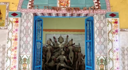 মহানবমীর একপক্ষ কাল আগে থেকেই পুজো শুরু বালিজুড়ি গ্রামের মুখোপাধ্যায় পরিবারে