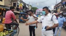 নো মাস্ক, নো সেল - পুজোর মার্কেটিংয়ে মানুষকে সাবধান করতে উদ্যোগ বেনাচিতি বাজারে নো মাস্ক, নো সেল - পুজোর মার্কেটিংয়ে মানুষকে সাবধান করতে উদ্যোগ বেনাচিতি বাজারে