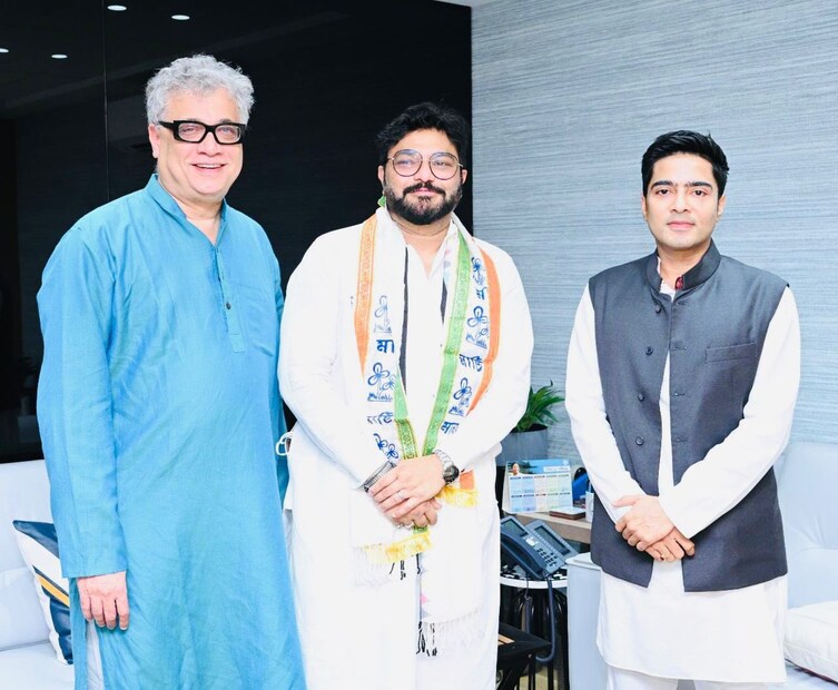 তৃণমূলের একাংশের মত, বাবুলকে জায়গা দিতেই দিল্লি থেকে সরে রাজ্যে সংগঠনের দায়িত্ব নিয়েছিলেন অর্পিতা ঘোষ।
