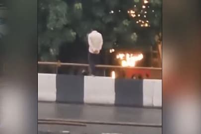  'আমি আর বাঁচতে চাই না' চিৎকার করে উড়ালপুল থেকে আত্মহত্যার চেষ্টা! তার পর?
