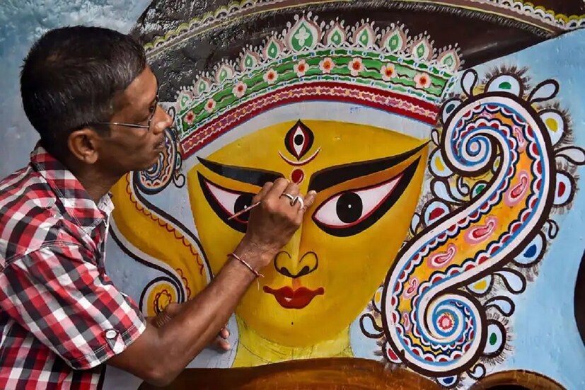  তার সঙ্গে আগেরবারের পুজো নিয়ে যে গাইডলাইন গুলো থাকছে সেই গাইডলাইন গুলি বলবৎ থাকবে।মাস্ক বাধ্যতামূলক করতে হবে।