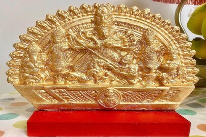 ব্যারির দুর্গা, ছাঁচের ঠাকুর বানিয়েছেন প্রবাসীরা নিজেরাই।