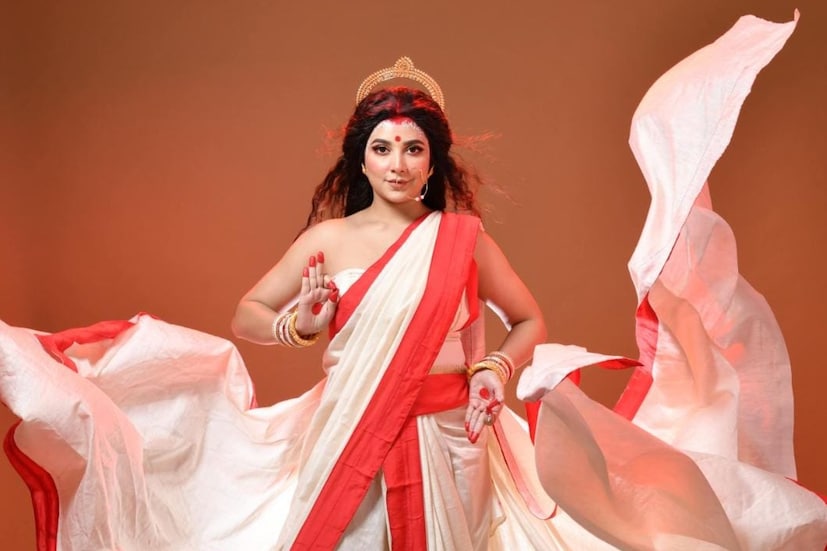 এ বছরের মহালয়ায় থাকছে আদ্যাশক্তির মহিমা, যিনি মাতৃরূপে আমাদের সৃষ্টিকে ধারণ করেন। দেখানো হবে শুভের রক্ষায় তাঁর শান্ত শিবাণী রূপ, আবার দুষ্টের দমনে তাঁর রুদ্রাণী রূপ। এই ভাবে অনেক অজানা কাহিনি দর্শকদের সামনে তুলে ধরা হবে। যার সমাপ্তিতে আসবে মহিষাসূর মর্দিনীর চিরন্তন গাঁথা।