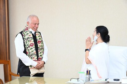 মুখ্যমন্ত্রীর মুখোমুখি লুইজিনহো ফালেইরো।