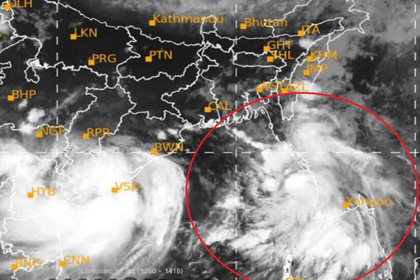 এই ঘূর্ণাবর্ত আজ পশ্চিমবঙ্গের উপকূলের খুব কাছাকাছি চলে আসবে। এর ফলে আজ ও আগামিকাল দক্ষিণবঙ্গের (West Bengal Weather Alert)  সব জেলাতেই বৃষ্টি হবে। এর মধ্যে উপকূলীয় জেলাগুলোতে ভারী থেকে অতি ভারী বৃষ্টিপাতের সম্ভাবনা রয়েছে।