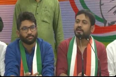 কংগ্রেসে যোগ দিলেন কানহাইয়া কুমার, রয়েছেন জিগনেশ মেওয়ানিও৷ 