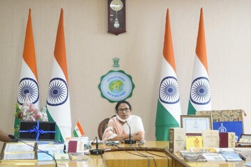 লক্ষ লক্ষ ছাত্রছাত্রীর অ্যাকাউন্টে মাসে মাসে টাকা! ফের কল্পতরু মমতা, বড় ঘোষণা