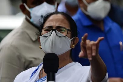 মমতা বন্দ্যোপাধ্যায়ের রোম সফরে কেন্দ্রের না।