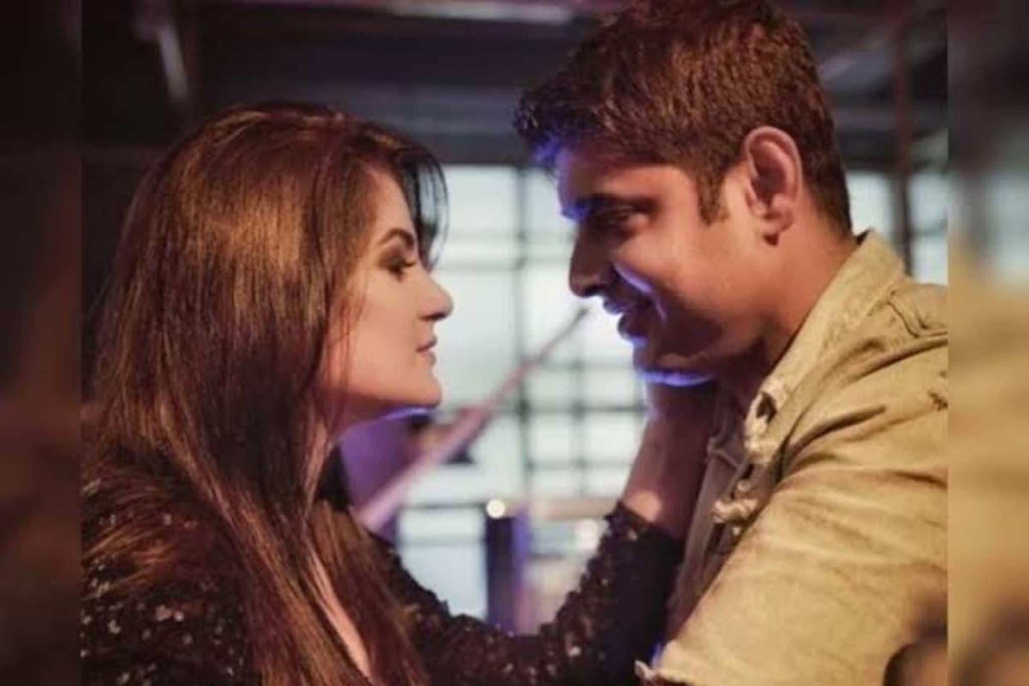 বিবাহবিচ্ছেদের মামলা দায়ের করলেন শ্রাবন্তী