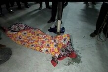 প্ল্যাটফর্মের শেডে কাজ করার সময় ওভারহেড তারে বিদ্যুৎস্পৃষ্ট হয়ে মৃত্যু কর্মীর