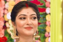 লোহার সিঁড়ির সরু ধাপে সামঞ্জস্য রেখে পা ফেলেই ছন্দে ভাসলেন ‘মাম্পি’
