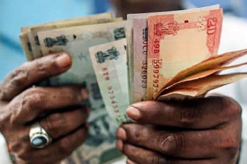 ওয়েবসাইটে (Pension Seva)অপারেট করার জন্য সিনিয়র সিটিজেনদের যাতে কোনও সমস্যা না হয় তার জন্য স্টেট ব্যাঙ্কের তরফে একটি হেল্পলাইন জারি করা হয়েছে ৷ এই ওয়েবসাইটে অপারেট করার সময় কোনও সমস্যা হলে তার স্ক্রিনশট তুলে support.pensionseva@sbi.co.in ইমেল করে অভিযোগ জানাতে পারবেন ৷ 