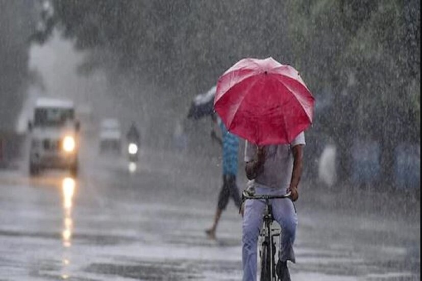 কলকাতায় আজ আংশিক মেঘলা আকাশ। দু-এক পশলা বজ্রবিদ্যুৎ সহ হালকা বৃষ্টির সম্ভাবনা। আগামীকাল মূলত পরিষ্কার আকাশ থাকবে কলকাতায়। আগামী ৪৮ ঘণ্টায় বাড়বে তাপমাত্রা। থাকবে আর্দ্রতাজনিত অস্বস্তি।