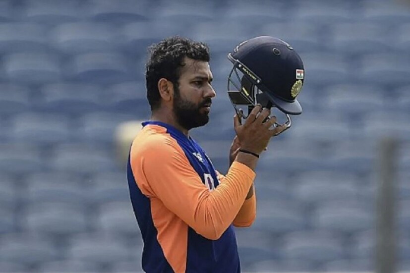 বিরাট কোহলি  (Virat Kohli)  টি টোয়েন্টি  দলে  অধিনয়কত্ব ছাড়ার ঘোষণা করে দিয়েছেন৷  টি টোয়েন্টি ক্রিকেট বিশ্বকাপের   (T20 World Cup 2021)  পর  নতুন অধিনায়ক হিসেবে রোহিত শর্মা  (Rohit Sharma)  সব চেয়ে এগিয়ে তাঁর শানদার টি টোয়েন্টি রেকর্ড তাঁর অধিনায়ক হওয়ার পরিস্থিতিকে এগিয়ে দিচ্ছে৷  এরপরেই যে প্রশ্ন সামনে  আসছে যে রোহিত  (Rohit Sharma)  যদি অধিনায়ক  (Captain)হন তাহলে সহ অধিনায়কের  (Vice Captain) দৌড়ে কারা কার রয়েছেন৷ (PC-AFP)