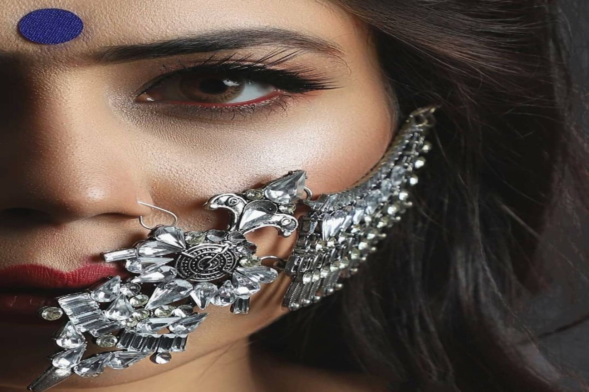 Durga Puja Fashion | Silver Jewellery : রুপোর গয়না পরতে ভালোবাসেন? জেনে নিন দুর্গা পুজোর মরসুমে কী ভাবে রুপোয় সাজবেন...