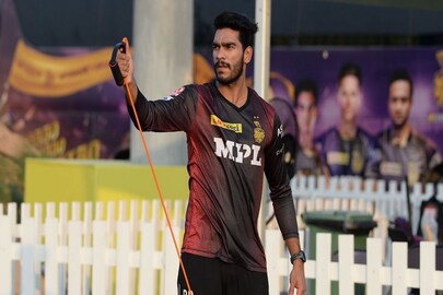লম্বা রেসের ঘোড়া ভেঙ্কটেশ 
আইয়ার