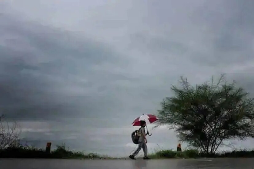 পূর্ব মেদিনীপুর, পশ্চিম মেদিনীপুর ,ঝাড়গ্রাম, বাঁকুড়া, পুরুলিয়া, পশ্চিম বর্ধমান- এই জেলাগুলিতে বৃষ্টির পরিমাণ বেশি হবে। দক্ষিণ ২৪ পরগনা, কলকাতা, হাওড়া, হুগলি এবং পূর্ব বর্ধমান এই জেলাতেও হালকা থেকে মাঝারি বৃষ্টি হবে। বিক্ষিপ্তভাবে ভারী বৃষ্টি হতে পারে দু-এক জায়গায়।