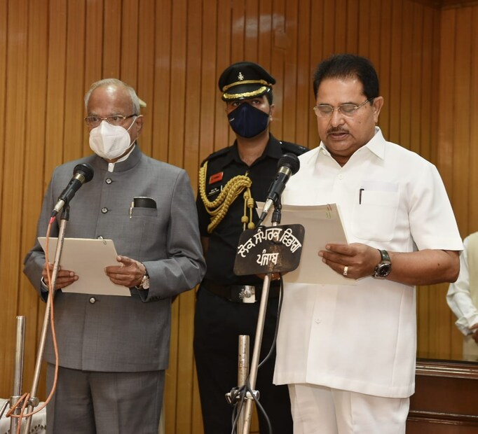 পাশাপাশি এদিন উপ-মুখ্যমন্ত্রী হিসেবে শপথ নিলেন সুখজিন্দর রানধাওয়া এবং ব্রাহম মহিন্দ্রা।