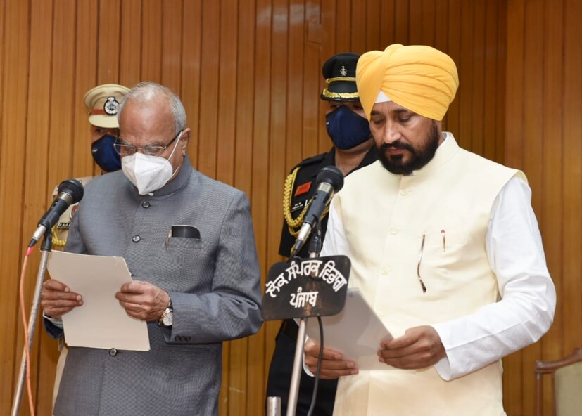 রাজ্যের প্রথম দলিত মুখ্যমন্ত্রী (Punjab CM) পেল উত্তর ভারতের শস্য সুফলা রাজ্য পঞ্জাব। পাশাপাশি এদিন উপ-মুখ্যমন্ত্রী হিসেবে শপথ নিলেন সুখজিন্দর রানধাওয়া এবং ব্রাহম মহিন্দ্রা।