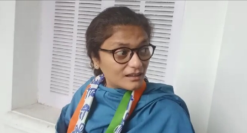 এদিনও সুস্মিতা স্পষ্ট করেছেন ত্রিপুরাই পাখির চোখ। তাঁর কথায়, &quot;ত্রিপুরায় আমার লড়াই। প্রথম নজর আমাদের ত্রিপুরাই। বিপ্লব দেবের সরকার ও পুলিশকে এক্সপোজ করতে চাই। কেন বারবার বাধা দিচ্ছে তাই আদালতের দ্বারস্থ হয়েছি৷&quot;