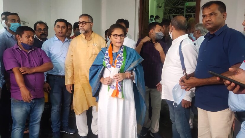 রাজ্যে নিরঙ্কুশ ক্ষমতা নিশ্চিন্ত করার পর তৃণমূল সুপ্রিমো মমতা বন্দ্য়োপাধ্য়ায় এবার দলকে দেশের অন্য়ান্য় প্রান্তেও ছড়িয়ে দিতে চাইছেন। তাতে সাড়া দিয়ে জাতীয় স্তরের বহু নেতা-নেত্রীই তৃণমূলে যোগ দিয়েছেন।