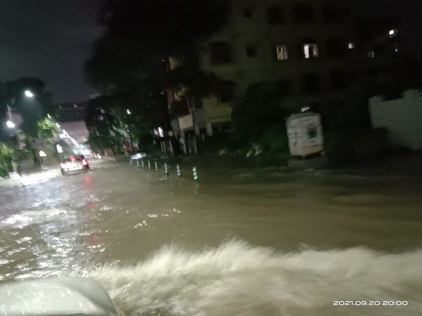 রেকর্ড বৃষ্টির  (Kolkata Rain Update) তালিকায় দ্বিতীয় স্থানে রয়েছে তোপসিয়া। এখনও পর্যন্ত সেখানে বৃষ্টি হয়েছে ১৫৫ মিলিমিটার। এরপরেই রয়েছে উল্টোডাঙা। সেখানে বৃষ্টির পরিমাণ ১৫২ মিলিমিটার।