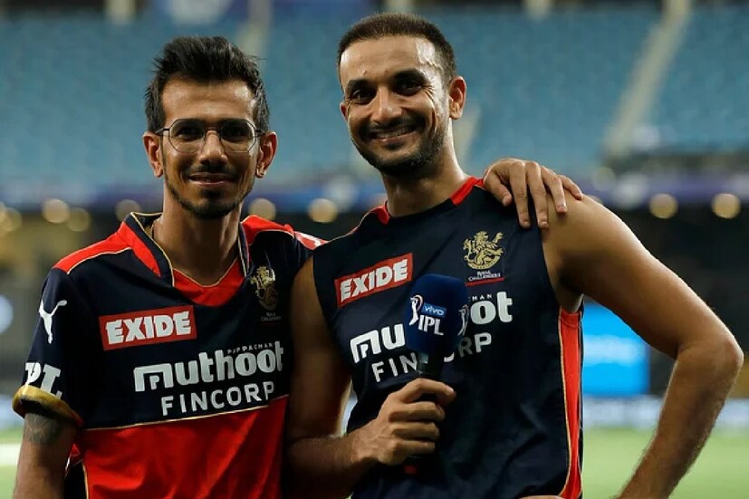 এদিন বিরাট কোহলি ও গ্লেন ম্যাক্সওয়েলের হাফ সেঞ্চুরির সৌজন্যে ১৬৫ রান তুলেছিল আরসিবি। জবাবে মুম্বইয়ের রোহিত শর্মা ২৮ বলে ৪৩ রান করে ভাল শুরুকরেন। কিন্তু মুম্বইয়ের ব্যাটিং লাইন এদিন ভাল পারফর্ম করতে পারেনি। যুজবেন্দ্র চাহাল ৪ ওভারে মাত্র ১১ রান দিয়ে ৩ উইকেট নেন। শেষের ৪ ভারে ৬০ রান দরকার ছিল মুম্বইয়ের। এই পরিস্থিতিতে হর্ষল প্যাটেল বোলিংয়ে আসেন। প্রথম বলে পান্ডিয়া ক্যাচ দেন। পোলার্ড বোল্ড হন দ্বিতীয় বলে। রাহুল চাহার এলবিডব্লু তিন নম্বর বলে। হ্যাটট্রিক করেন হার্ষাল!