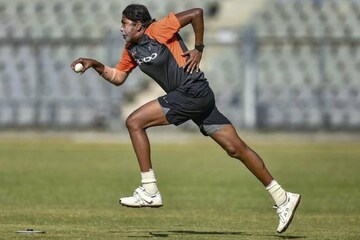 আইসিসি-র ক্রমতালিকায় ঝুলনের লম্বা লাফ, মিতালি রাজ হারালেন সিংহাসন আইসিসি-র ক্রমতালিকায় ঝুলনের লম্বা লাফ, মিতালি রাজ হারালেন সিংহাসন