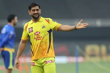 ধোনি সত্যিই ধনী! অবসরের পরও টাকার গদিতে বিশ্বজয়ী অধিনায়ক