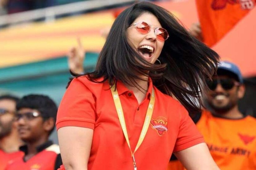 এমবিএ করার পর বাবার সংস্থায় ইন্টার্ন হিসাবে কাজ করেছিলেন কাব্যা। আসলে তিনি চেয়েছিলেন, বাবার ব্যবসা সামলানোর আগে সেটা সম্পর্কে সব কিছু জেনে নিতে। কাব্যা এখন সান টিভি নেটওয়ার্কের গুরুত্বপূর্ণ পদে রয়েছেন। তিনি সংস্থার ওটিটি প্ল্যাটফর্ম-এর দায়িত্বও সামলান।