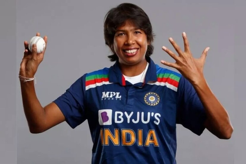 ক্রমতালিকায় ঝুলন লম্বা লাফ দিলেও মিতালি রাজ নেমেছেন তিনি। ভারতের স্মৃতি মন্ধানা আবার ছনম্বরে নেমে গিয়েছেন।