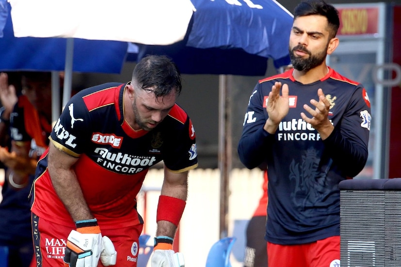 বিরাট কোহলি যে ম্যাক্সওয়েলকে ফোন করে আরসিবিতে যোগ দেওয়ার প্রস্তাব দিয়েছিলেন, এই কথা ধারাভাষ্য দেওয়ার সময় ব্রায়ান লারা জানিয়েছিলেন। তিনি কোহলির এমন মানসিকতার প্রশংসাও করেছিলেন।