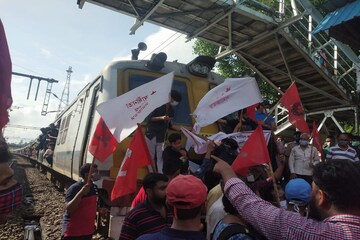 বনধ ফিরতেই পথে লাল পতাকার সমাহার! কৃষকদের পাশে, ধর্মঘটে 'না' তৃণমূলের