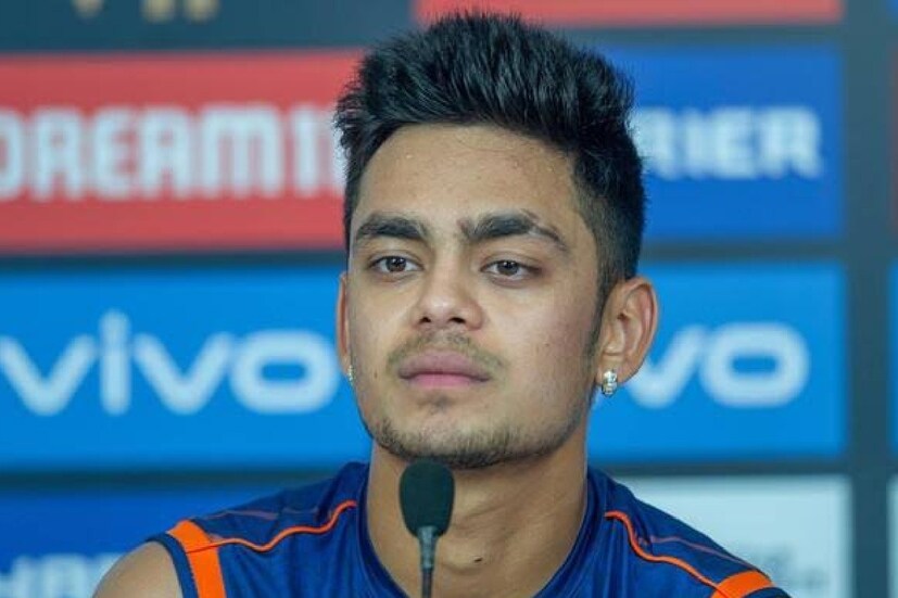 ১২ বছর বয়সে রাঁচিতে চলে এসেছিলেন ঈশাণ। সেখানে জেলা ক্রিকেটে তিনি স্টিল অথরিটি অফ ইন্ডিয়ার হয়ে খেলতে শুরু করেন। সেইল-এর তরফে তাঁকে একটি কোয়ার্টার দেওয়া হয় থাকার জন্য। সেই কোর্য়াটারে তাঁর সঙ্গে আরও চারজন সিনিয়র ক্রিকেটার থাকতেন। ঈশাণকে রান্না করতে হত। জল বইতে হত। অনেকদিন রাতে না খেয়েই ঘুমিয়ে পড়তে হয়েছে তাঁকে। 