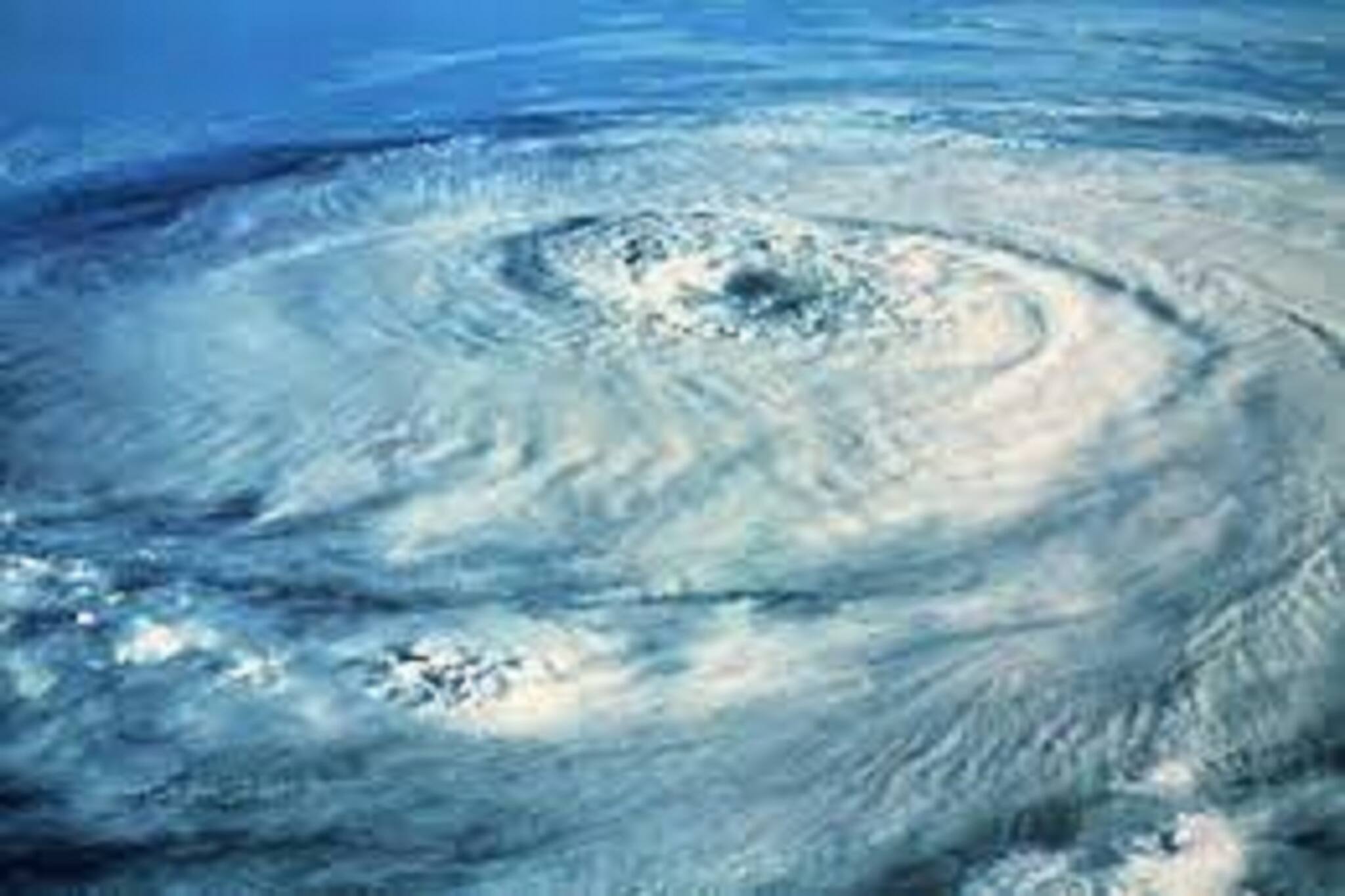 ঘণ্টায় ৯৫ কিমি গতিতে তছনছ করতে এগিয়ে আসছে ভয়ঙ্কর ঘূর্ণিঝড় গুলাব