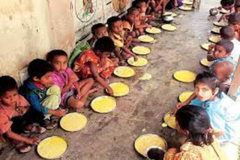 মিড ডে মিলের (Mid day Meal) এই যোজনা আগামী ৫ বছর পর্যন্ত চলবে ৷ কেন্দ্রের এই যোজনার মাধ্যমে স্কুল পড়ুয়াদের দুপুরের খাবার নিশ্চিত করা হবে ৷ প্রতীকী ছবি ৷