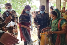 গ্রাহকদের বাড়িতে মাসের রেশন পৌঁছবে একবারে, 'দুয়ারে রেশন' নিয়ে গাইডলাইন প্রকাশ গ্রাহকদের বাড়িতে মাসের রেশন পৌঁছবে একবারে, 'দুয়ারে রেশন' নিয়ে গাইডলাইন প্রকাশ