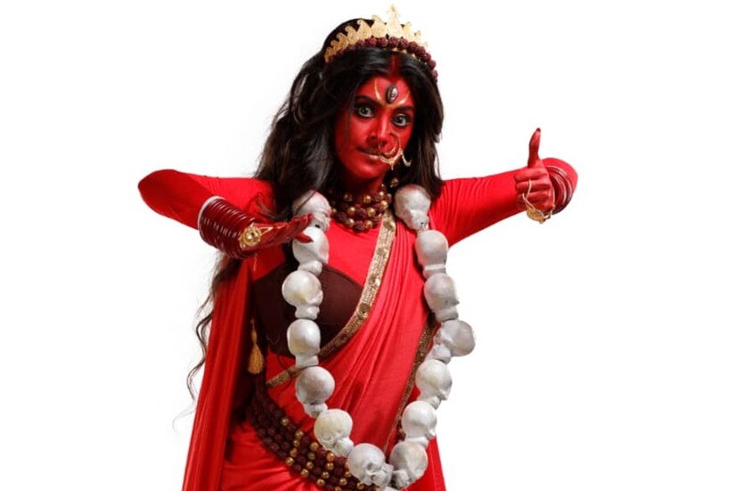 মায়ের ছিন্নমস্তা রূপে দেখাবে যমুনা ঢাকি তথা শ্বেতা ভট্টাচার্যকে। এই দেবীর রক্তবর্ণা, মুক্তকেশী ভয়ংকর রূপ। দেবীর আরাধনা করলে সংসারে শান্তি ও শ্রী দুই আসে। ফসল বৃদ্ধি ও বাণিজ্যেও সফলতা আসে।