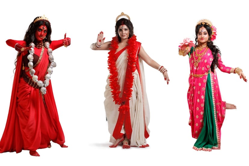 ঢাকে (Durga Puja 2021) কাঠি পড়ে গিয়েছে, আসছেন মা। ক'দিন পরেই মহালয়া (Mahalaya)। বিভিন্ন চ্যানেলে হয়ে গিয়েছে মহালয়ার অনুষ্ঠানের শ্যুটিং। জি বাংলায় দেখানো হচ্ছে 'কত রূপে মা গো তুমি...'। মা দুর্গার ভূমিকায় রয়েছেন শুভশ্রী। মায়ের বিভিন্ন রূপে দেখা যাবে ছোট পর্দার চেনা নায়িকাদের।