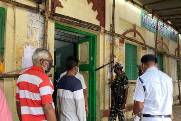 ভবানীপুরে চলছে ভোট, সব বুথেই নির্বিঘ্নে ভোট শুরু, জানাল নির্বাচন কমিশন ভবানীপুরে চলছে ভোট, সব বুথেই নির্বিঘ্নে ভোট শুরু, জানাল নির্বাচন কমিশন